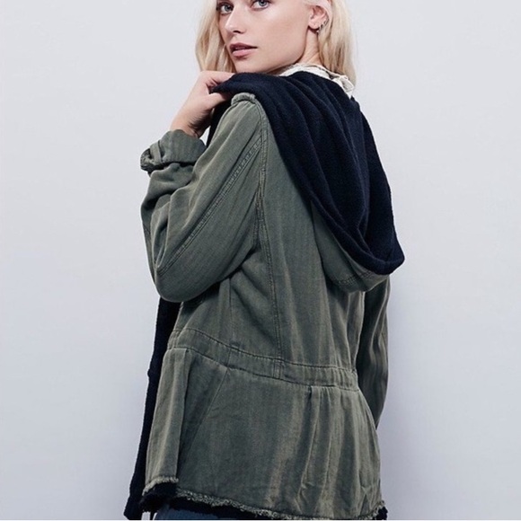 💚 Free People Slouchy Utility Jacket. Army Green w/ Black Accents & hood. XS 💚 - Picture 10 of 15